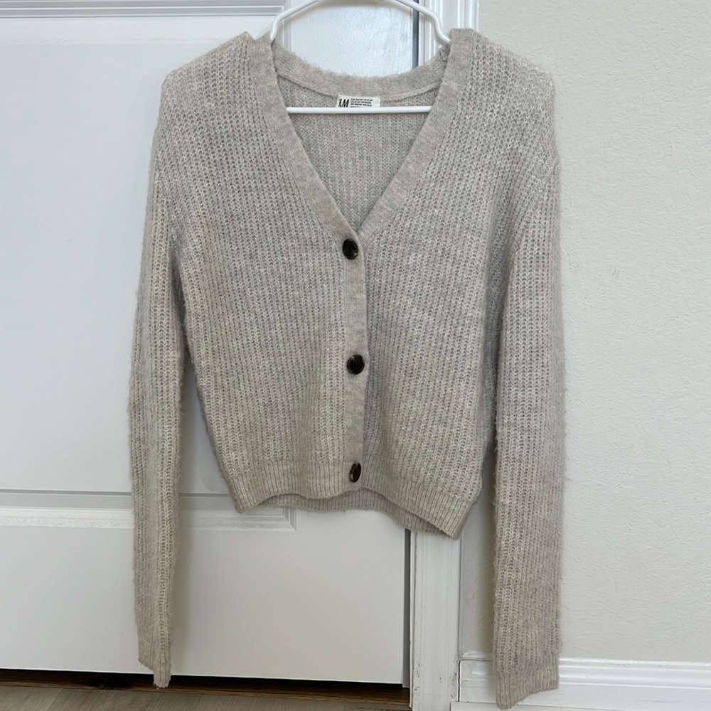 This is a cropped cardigan from Zara.